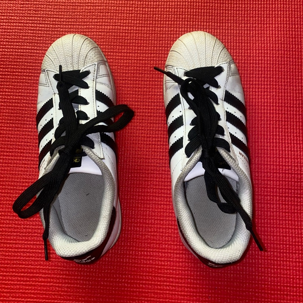ADIDAS Men’s Superstar Sneakers  Size 5.5 White Black 3 Stripe (#bundle&save)